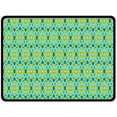 Leaf - 04 Fleece Blanket (large)